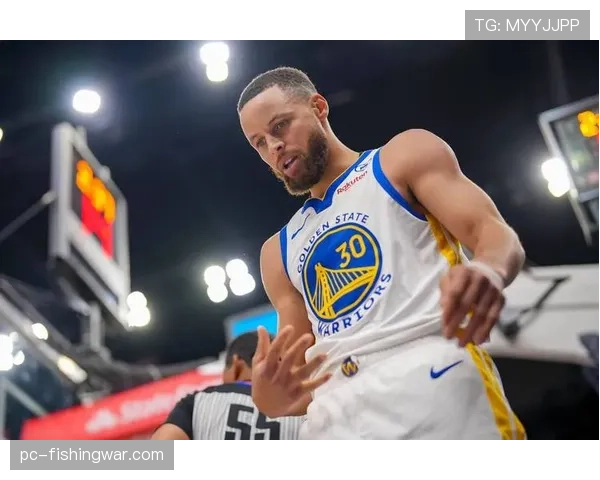 勇士官方宣布，库里因脚踝伤势将至少缺席未来三场关键比赛